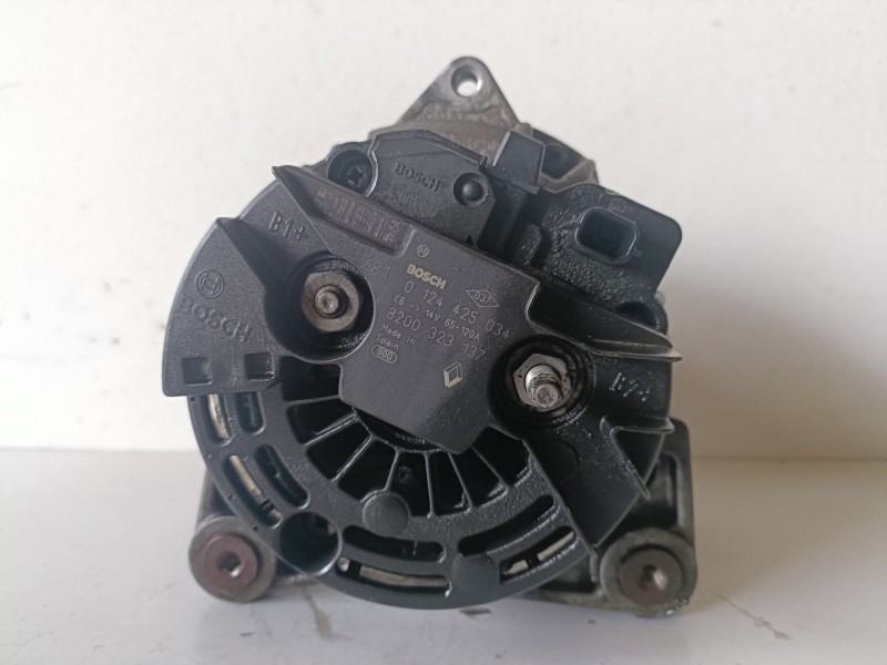 Recambio de alternador para renault clio iii k4m800 referencia OEM IAM 0124425034/8200323137  