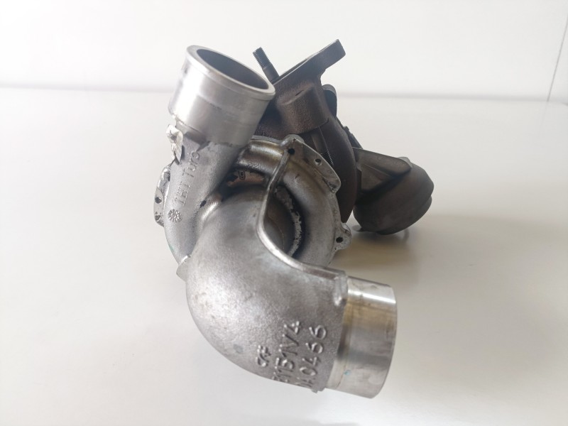 Recambio de turbocompresor para toyota auris (e15) 1adftv referencia OEM IAM 172010R040  