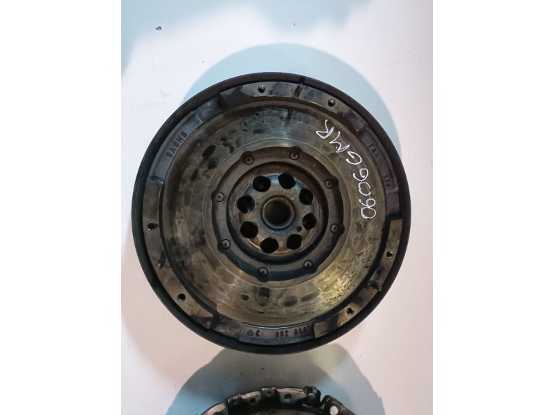 Recambio de volante motor para ssangyong kyron d20dt referencia OEM IAM   