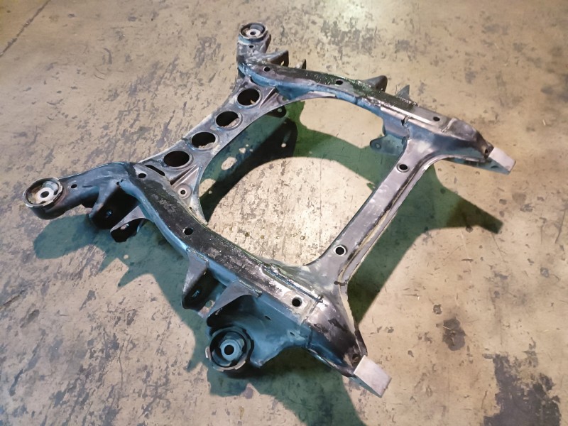 Recambio de puente delantero para audi q7 (4l) bug referencia OEM IAM 7L0400025  