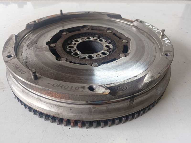 Recambio de volante motor para toyota auris (e15) 1adftv referencia OEM IAM 134500R010  