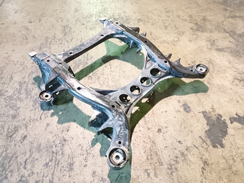 Recambio de puente delantero para audi q7 (4l) bug referencia OEM IAM 7L0400025  