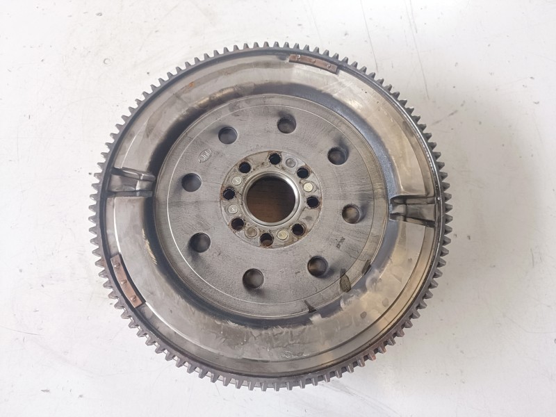 Recambio de volante motor para toyota auris (e15) 1adftv referencia OEM IAM 134500R010  