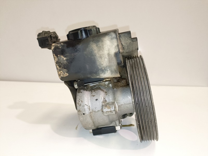 Recambio de bomba direccion para peugeot 206 kfw referencia OEM IAM 26079836QN  