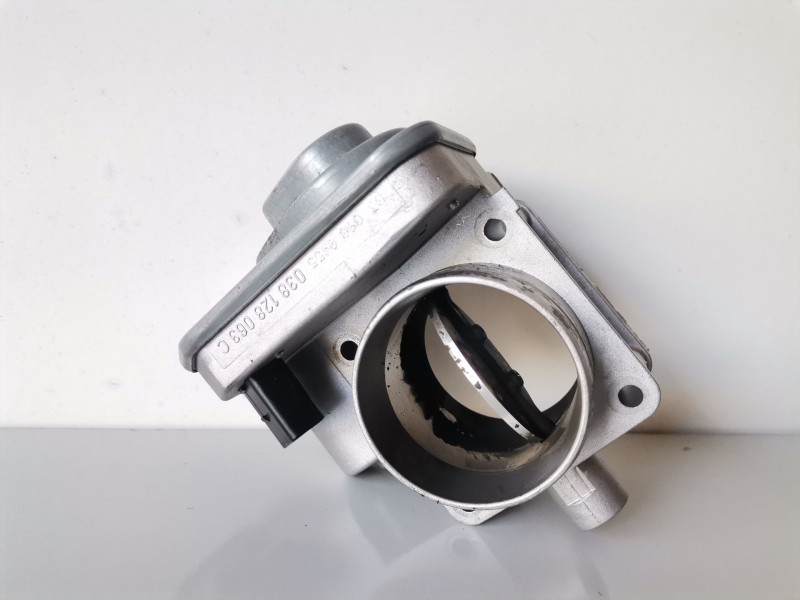 Recambio de caja mariposa para seat inca (6k9) ayq referencia OEM IAM 038128063C  