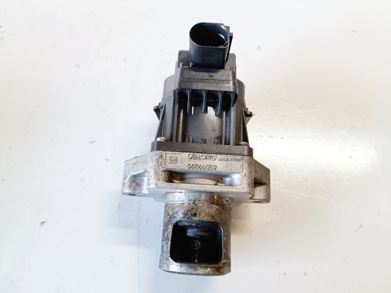 Recambio de valvula egr para opel insignia berlina a20dth referencia OEM IAM 55566052  