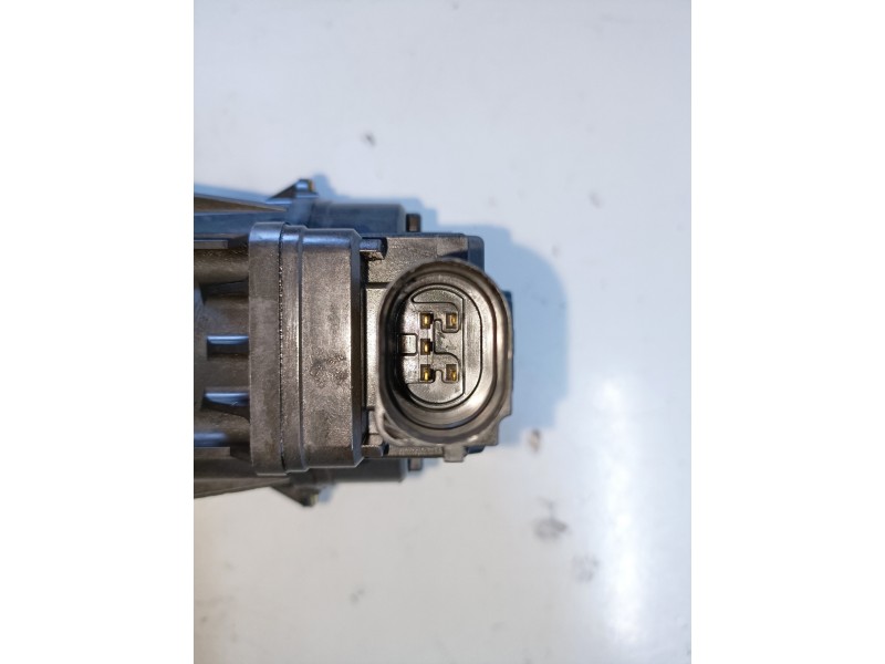 Recambio de valvula egr para opel insignia berlina a20dth referencia OEM IAM 55566052  