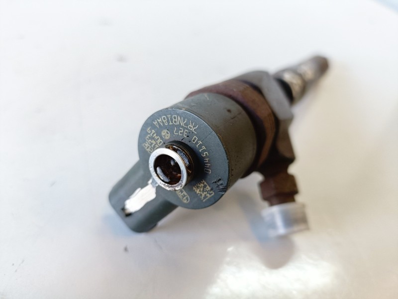 Recambio de inyector para opel insignia berlina a20dth referencia OEM IAM 0445110327  
