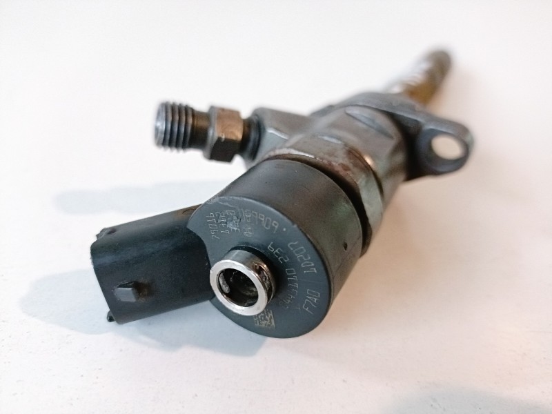 Recambio de inyector para citroen berlingo 9hw referencia OEM IAM 0445110239  