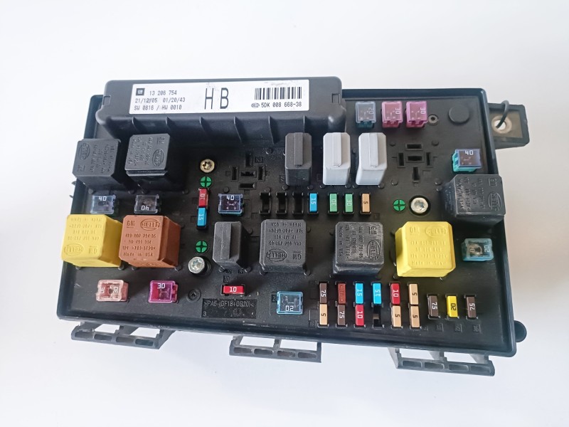 Recambio de caja reles / fusibles para opel astra h gtc z19dt referencia OEM IAM 13206754  