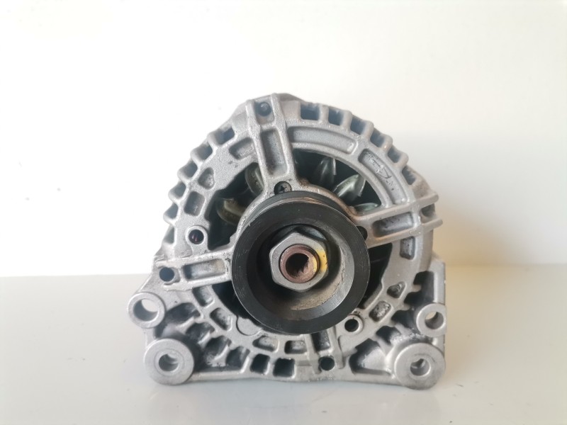 Recambio de alternador para seat ibiza berlina (6j5) bts referencia OEM IAM 03C903023D/0124325128  