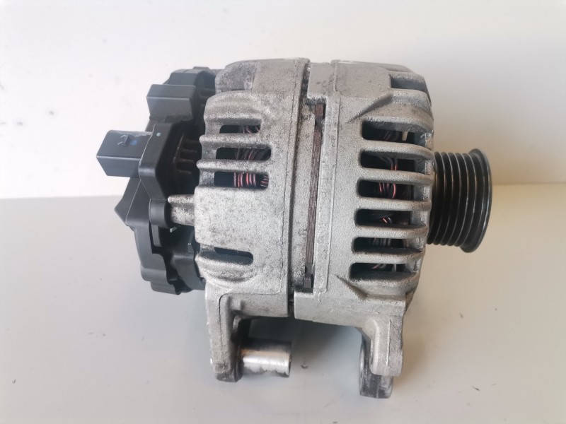 Recambio de alternador para seat ibiza berlina (6j5) bts referencia OEM IAM 03C903023D/0124325128  