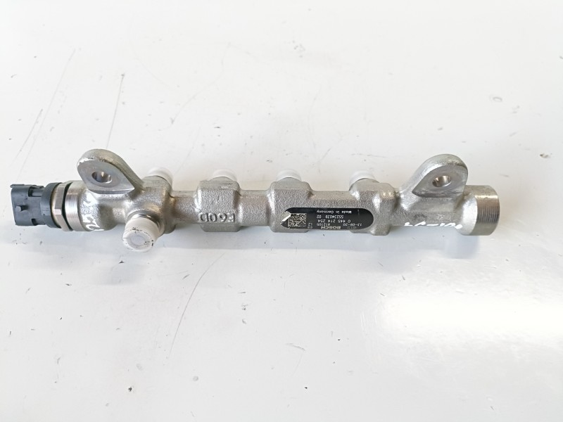 Recambio de rampa inyectora para fiat 500l (330) 199b5000 referencia OEM IAM 0445214254/55234039  