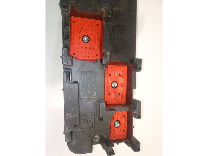 Recambio de caja reles / fusibles para opel vectra c berlina y20dth referencia OEM IAM 13144709  