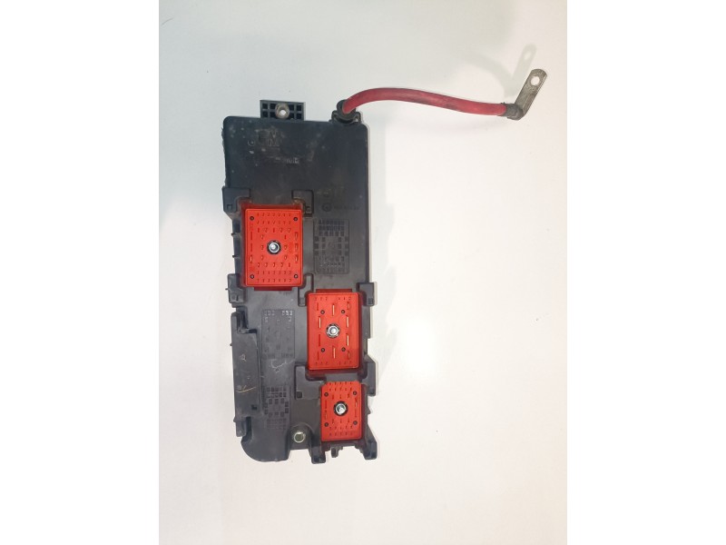 Recambio de caja reles / fusibles para opel vectra c berlina y20dth referencia OEM IAM 13144709  
