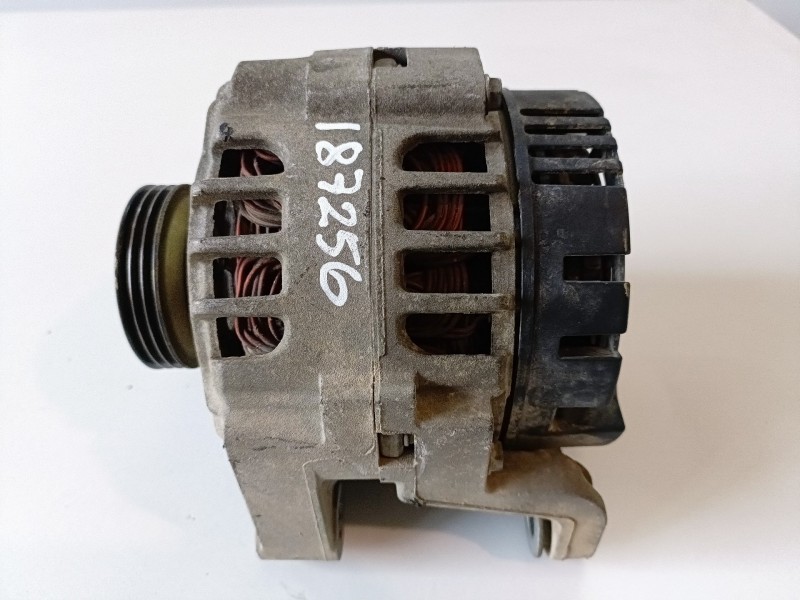 Recambio de alternador para renault clio ii fase ii (b/cb0) d4f712 referencia OEM IAM 7700437090  