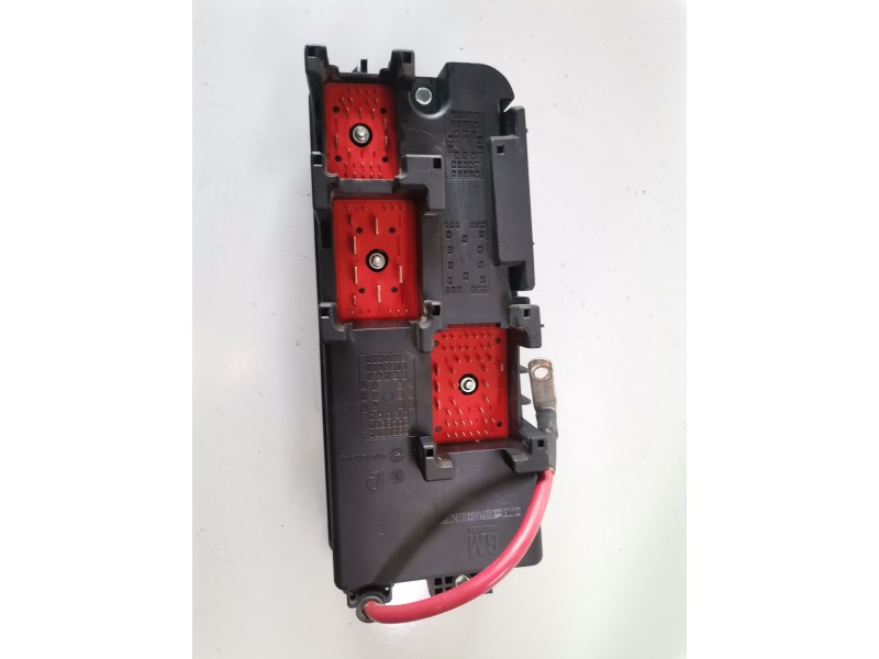 Recambio de caja reles / fusibles para opel vectra c berlina z19dt referencia OEM IAM 13240247/519181101  