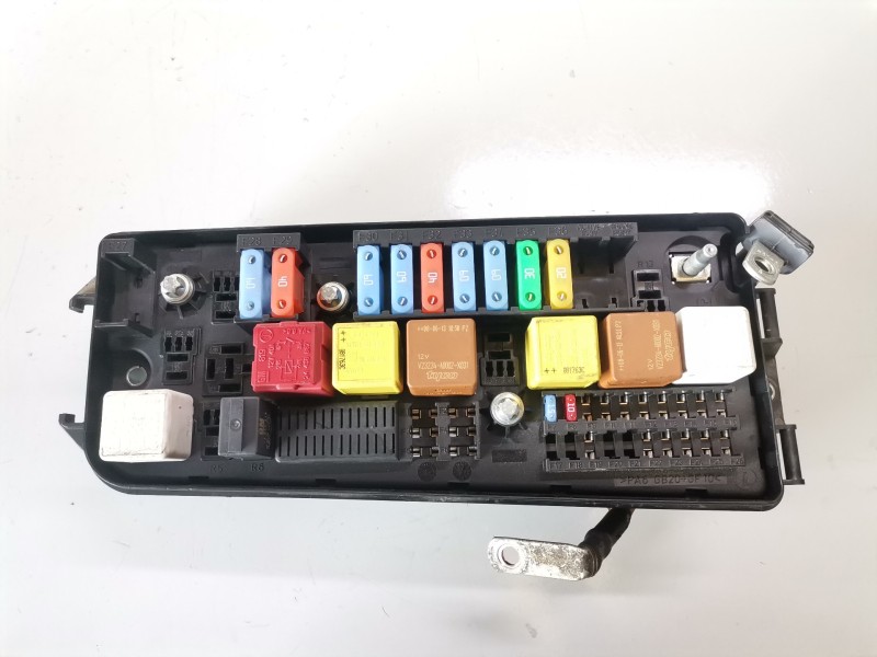 Recambio de caja reles / fusibles para opel vectra c berlina z19dt referencia OEM IAM 13240247/519181101  