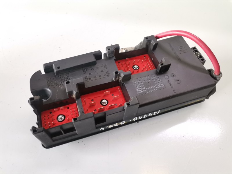 Recambio de caja reles / fusibles para opel vectra c berlina z19dt referencia OEM IAM 13240247/519181101  