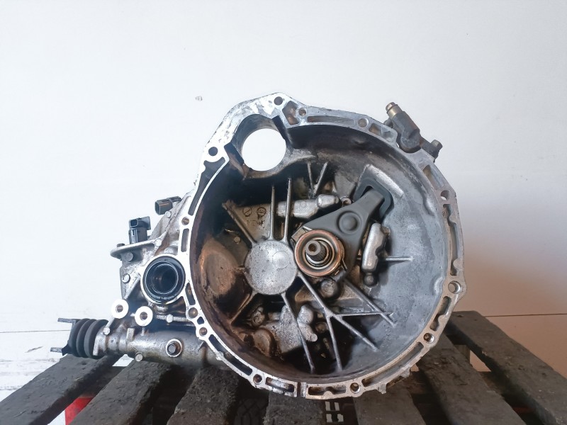Recambio de caja cambios para nissan almera tino (v10m) yd22 referencia OEM IAM   