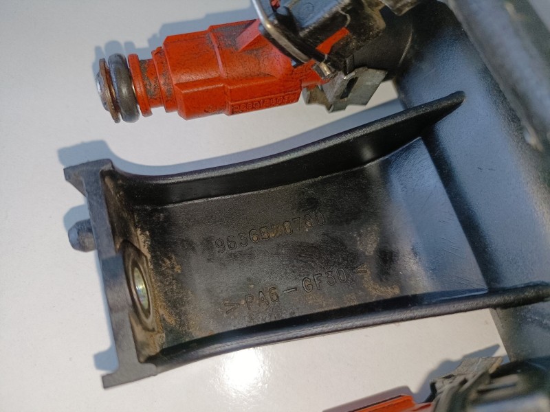 Recambio de rampa inyectora para peugeot 307 (s1)(04.2001) nfu referencia OEM IAM 9636520780  