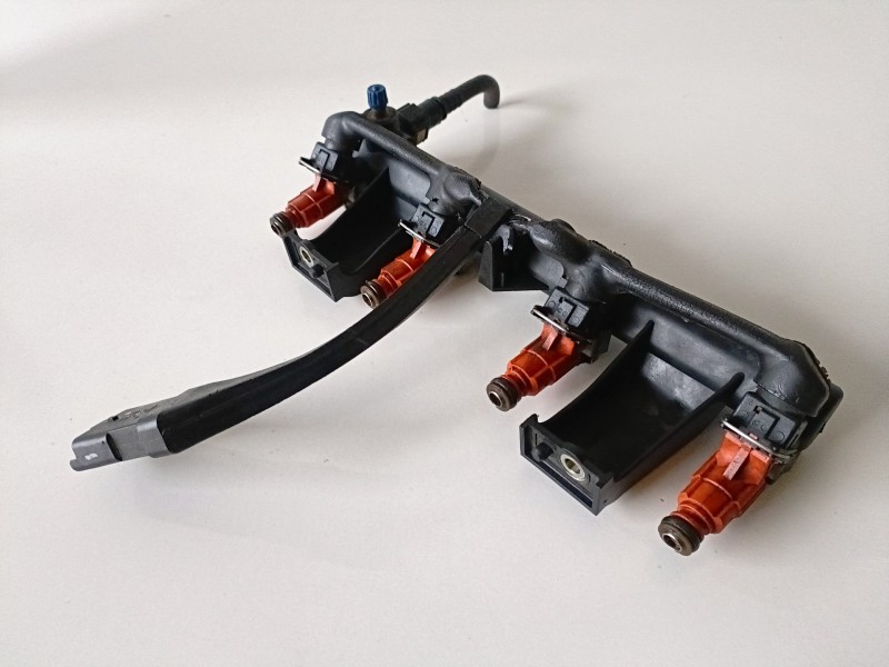 Recambio de rampa inyectora para peugeot 307 (s1)(04.2001) nfu referencia OEM IAM 9636520780  