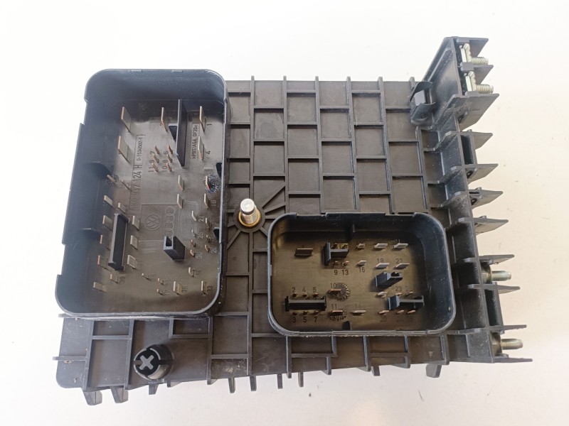 Recambio de caja reles / fusibles para seat altea (5p1) blr referencia OEM IAM 1K0937124H  