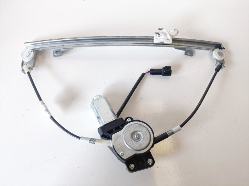 Recambio de elevalunas delantero izquierdo para renault clio ii fase ii (b/cb0) d4f712 referencia OEM IAM 32851802  
