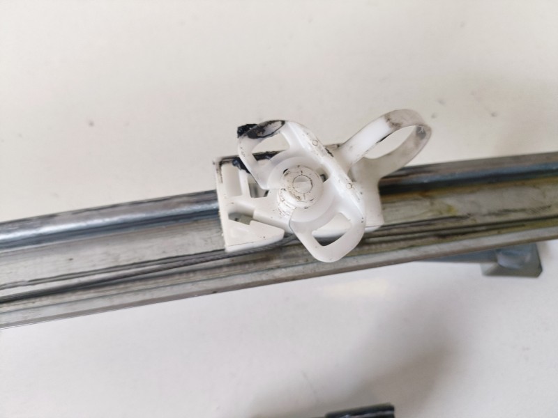Recambio de elevalunas delantero izquierdo para renault clio ii fase ii (b/cb0) d4f712 referencia OEM IAM 32851802  