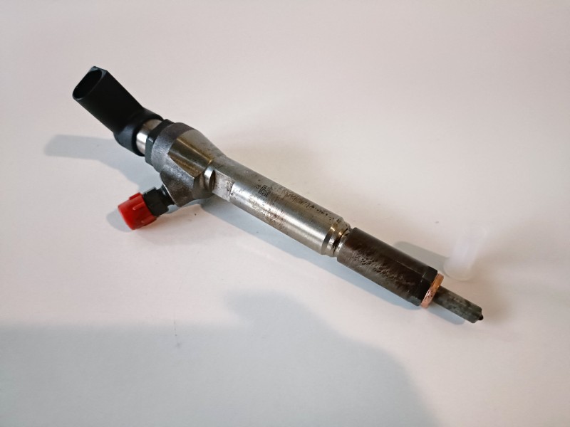 Recambio de inyector para renault megane iii berlina 5p k9k832 referencia OEM IAM 166009445R  