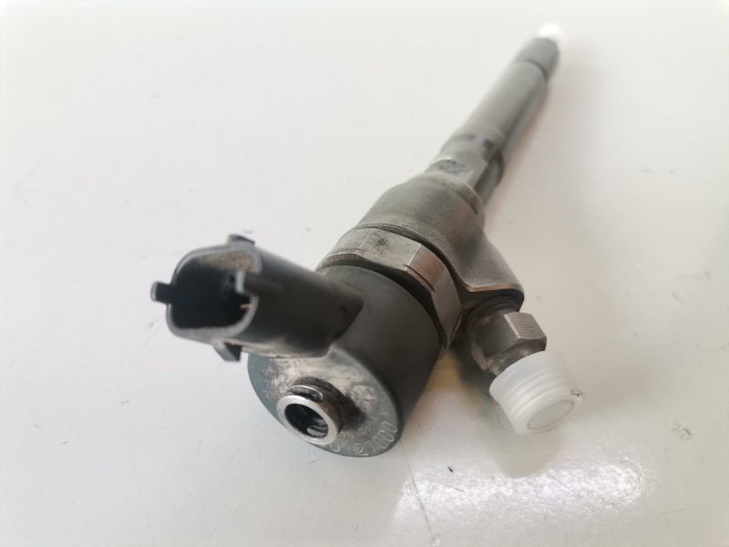 Recambio de inyector para kia carens (un) d4ea referencia OEM IAM 0445110064  