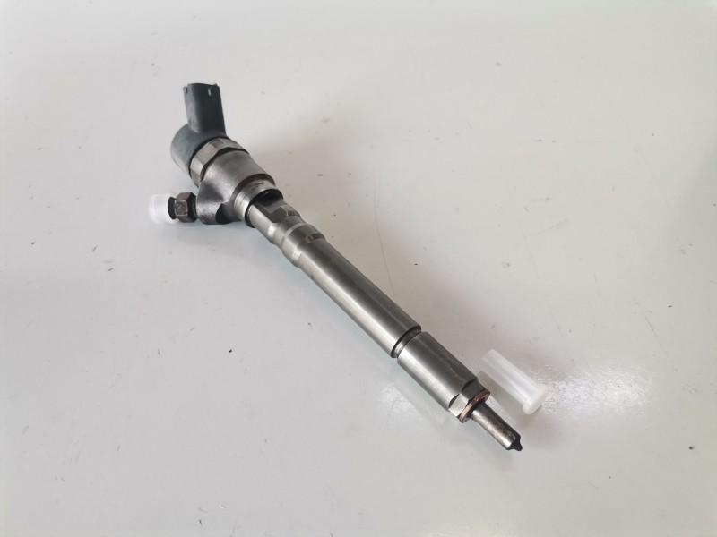 Recambio de inyector para kia carens (un) d4ea referencia OEM IAM 0445110064  