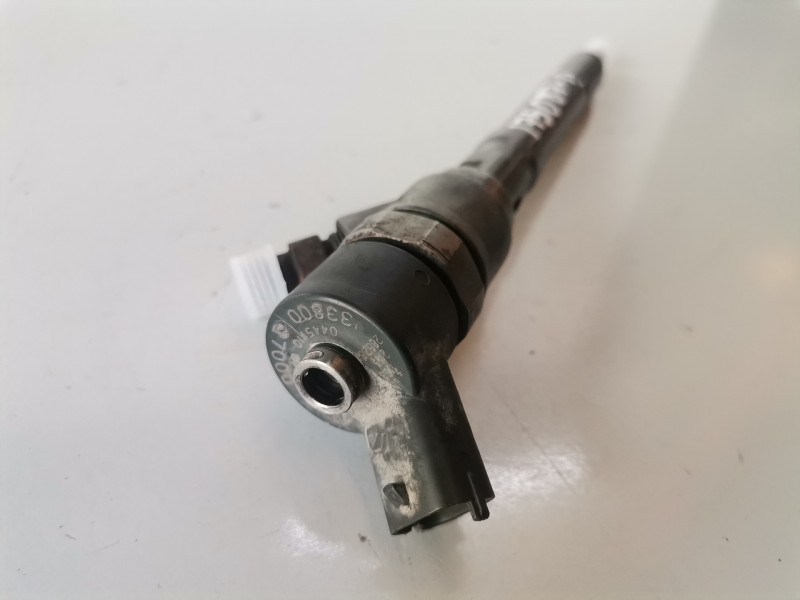Recambio de inyector para kia carens (un) d4ea referencia OEM IAM 0445110064  