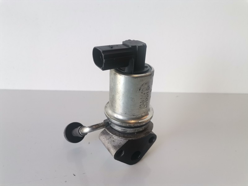 Recambio de valvula egr para seat leon (1m1) bcb referencia OEM IAM 18LA1010257  