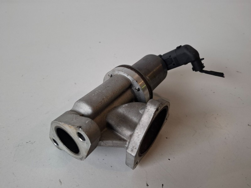Recambio de valvula egr para hyundai santa fe (cm) d4eb referencia OEM IAM 2841027410  