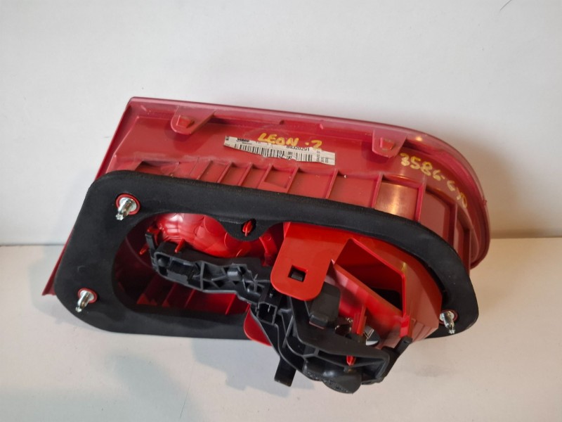 Recambio de piloto trasero izquierdo para seat leon (1p1) bxf referencia OEM IAM   