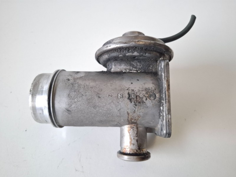 Recambio de valvula egr para bmw serie 1 berlina (e81/e87) 204d4 referencia OEM IAM 70051200  