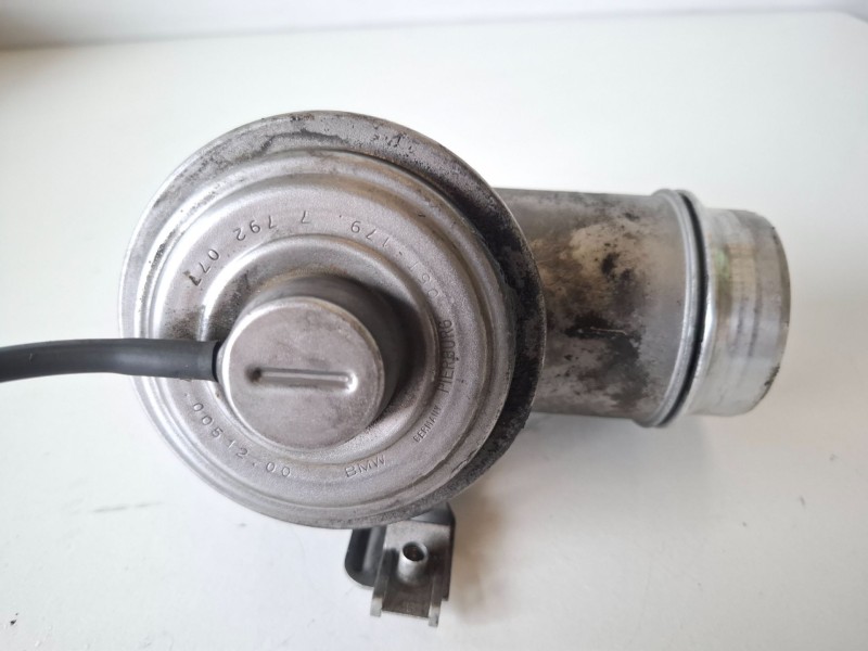 Recambio de valvula egr para bmw serie 1 berlina (e81/e87) 204d4 referencia OEM IAM 70051200  