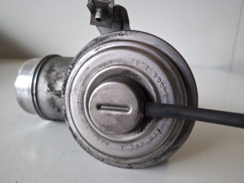 Recambio de valvula egr para bmw serie 1 berlina (e81/e87) 204d4 referencia OEM IAM 70051200  