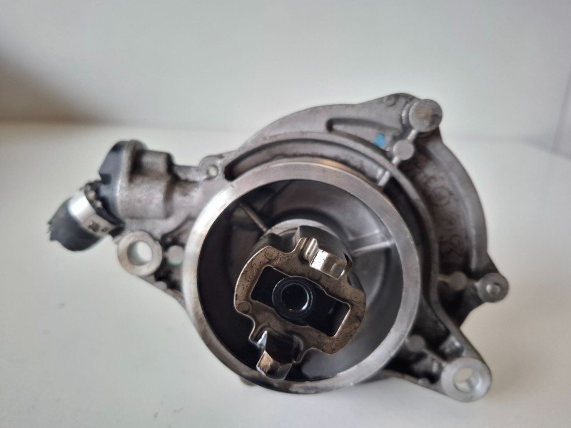 Recambio de depresor freno / bomba vacio para bmw serie 1 berlina (e81/e87) 204d4 referencia OEM IAM 700437012  