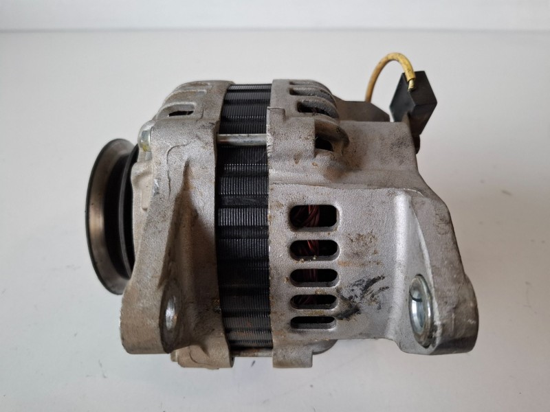 Recambio de alternador para nissan x-trail (t30) yd22 referencia OEM IAM 231005M310  