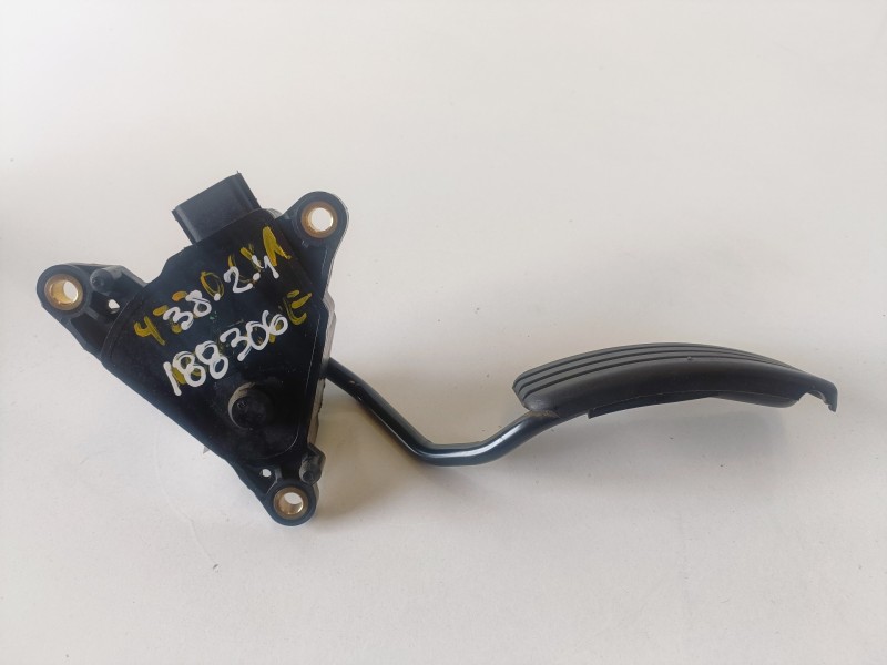 Recambio de pedal acelerador para renault megane ii berlina 5p k4m760 referencia OEM IAM 8200153268  