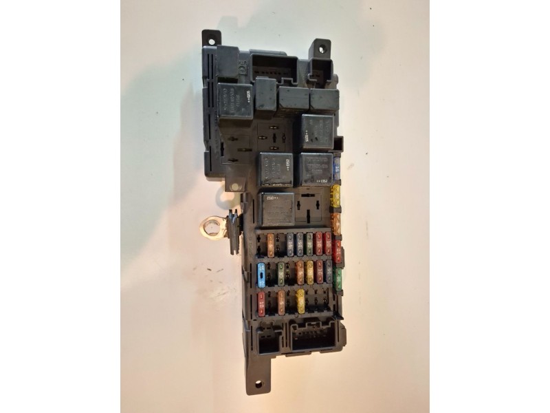 Recambio de caja reles / fusibles para volvo s60 berlina d5244t referencia OEM IAM 518717004  