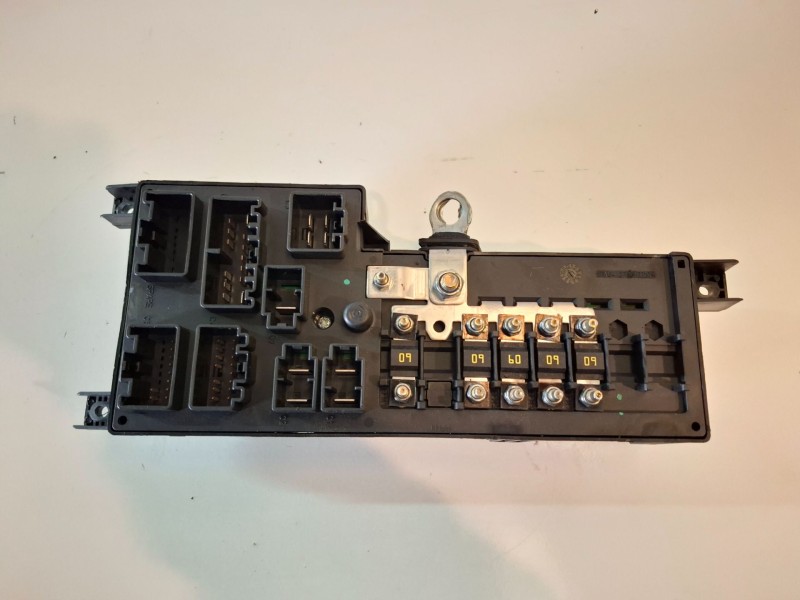 Recambio de caja reles / fusibles para volvo s60 berlina d5244t referencia OEM IAM 518717004  