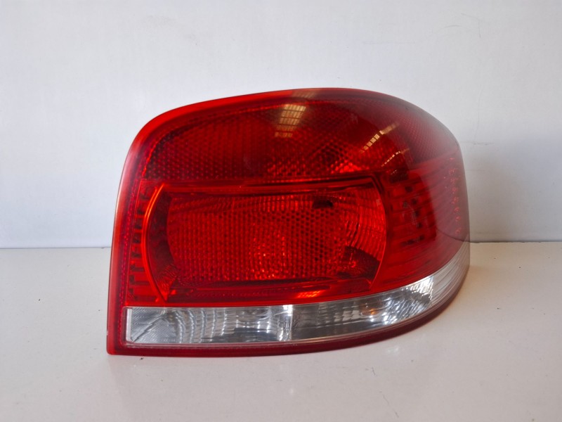 Recambio de piloto trasero derecho para audi a3 (8p1) bls referencia OEM IAM 8P0945096  