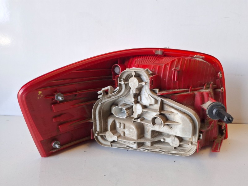 Recambio de piloto trasero derecho para audi a3 (8p1) bls referencia OEM IAM 8P0945096  