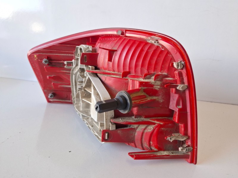 Recambio de piloto trasero derecho para audi a3 (8p1) bls referencia OEM IAM 8P0945096  