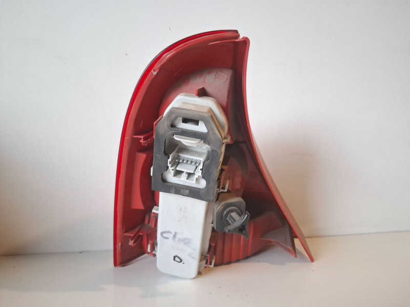 Recambio de piloto trasero derecho para renault clio ii fase ii (b/cb0) k9k704 referencia OEM IAM   