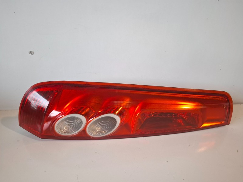 Recambio de piloto trasero izquierdo para ford fiesta (cbk) a9ja referencia OEM IAM 6S6113405B  