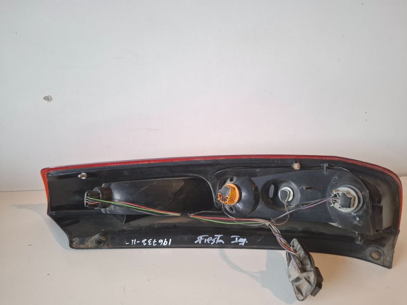 Recambio de piloto trasero izquierdo para ford fiesta (cbk) a9ja referencia OEM IAM 6S6113405B  